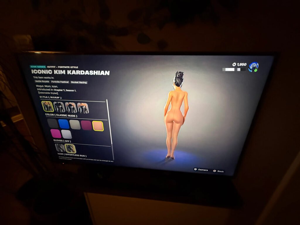 Fortnite Iconic Kim Kardashian outfit preview on screen