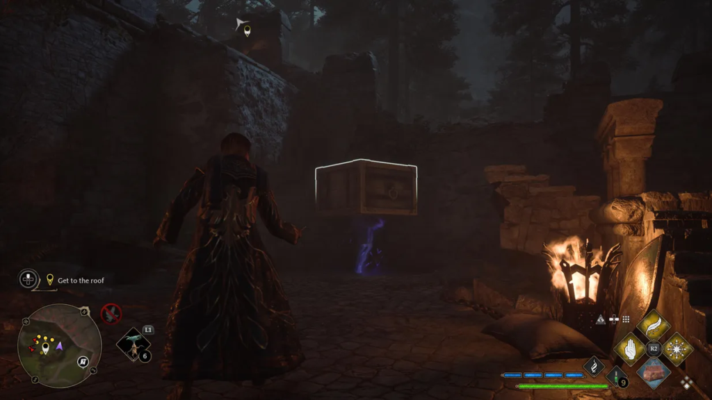 Персонаж поднимает ящик магией в руинах ночью