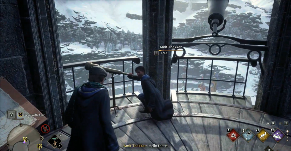 Амит Тхаккар смотрит в телескоп на башне Хогвартса